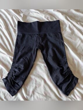 Lululemon: Women’s Crops- Size 6